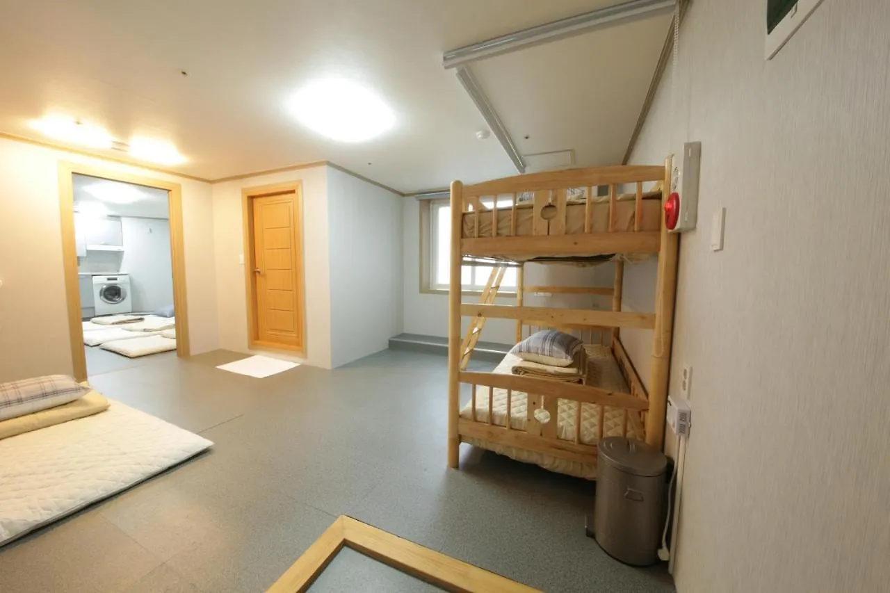 Hostel Familie Busan Station 0*,  South Korea